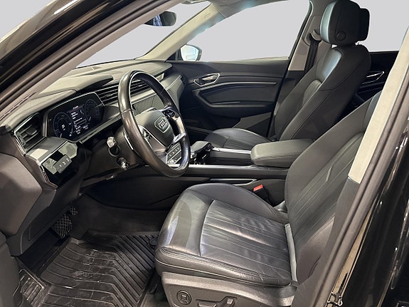 Audi e-tron 8 of 18