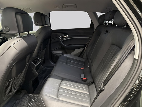Audi e-tron 9 of 18