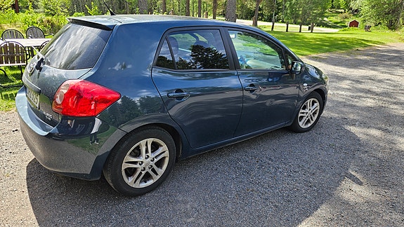 Toyota Auris 3 of 12