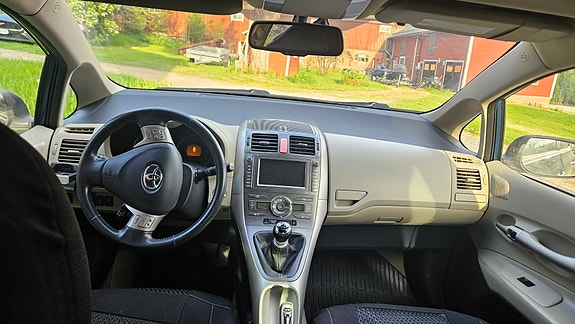 Toyota Auris 5 of 12