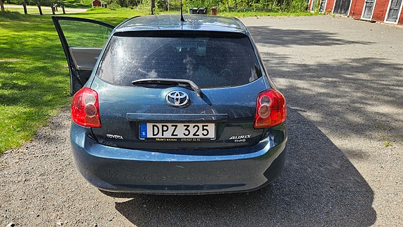 Toyota Auris 2 of 12