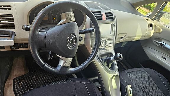 Toyota Auris 6 of 12