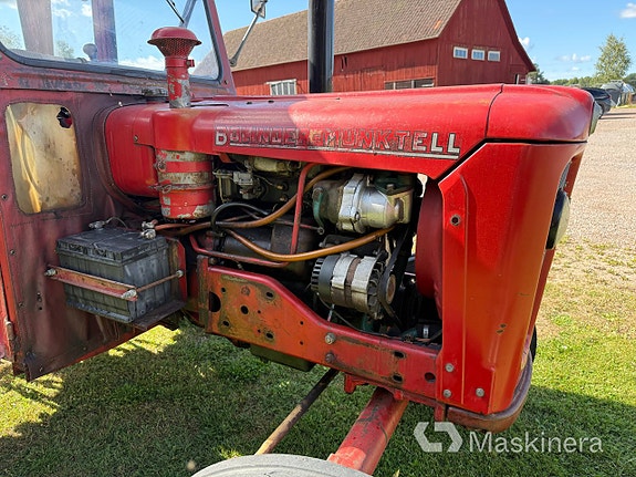 Traktor BOLINDER-MUNKTELL Volvo 320 23 of 27