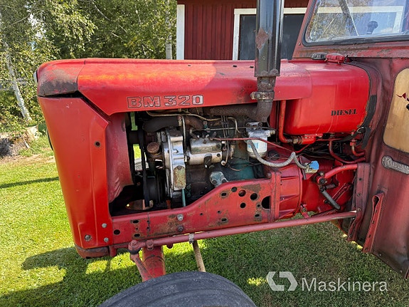 Traktor BOLINDER-MUNKTELL Volvo 320 13 of 27