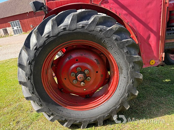 Traktor BOLINDER-MUNKTELL Volvo 320 25 of 27