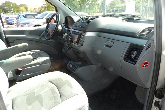 Mercedes-Benz Viano 7 of 17