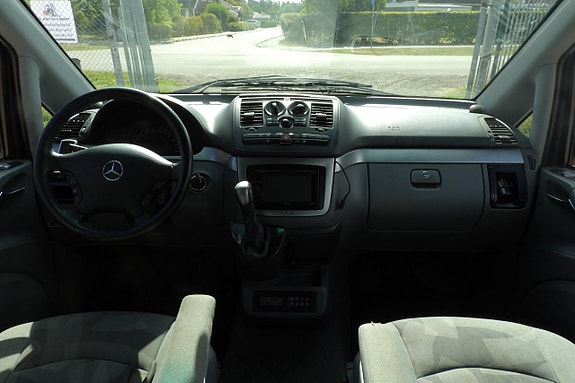 Mercedes-Benz Viano 9 of 17