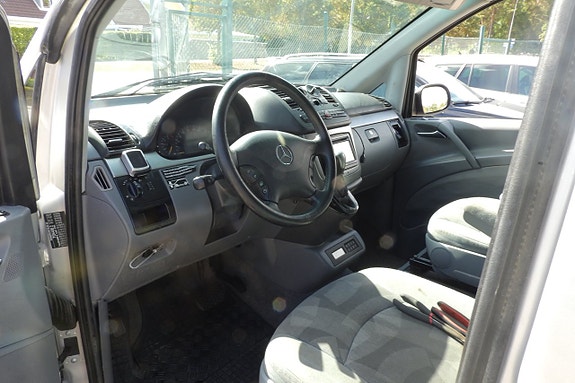 Mercedes-Benz Viano 17 of 17