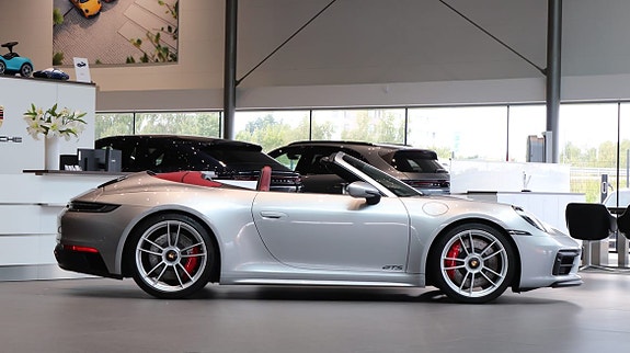 Porsche 911 Carrera 4 GTS 6 of 14