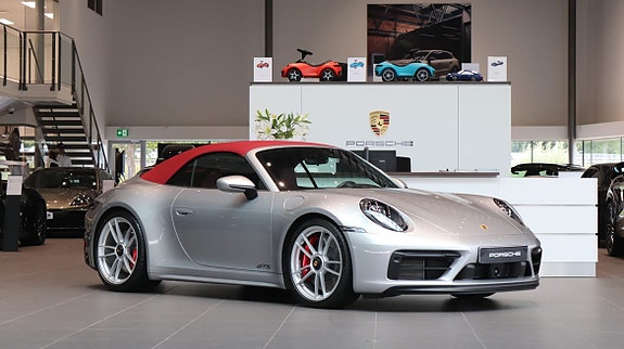 Porsche 911 Carrera 4 GTS 3 of 14
