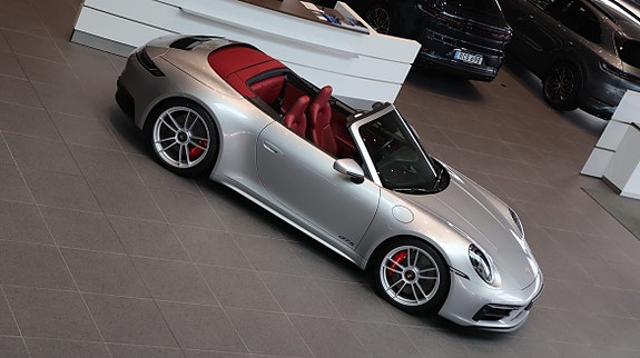 Porsche 911 Carrera 4 GTS 4 of 14