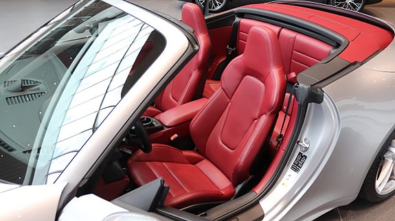 Porsche 911 Carrera 4 GTS 10 of 14