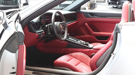 Porsche 911 Carrera 4 GTS 9 of 14