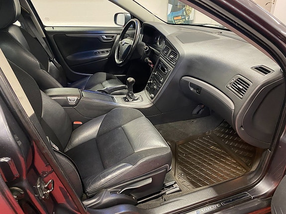 Volvo V70 10 of 20