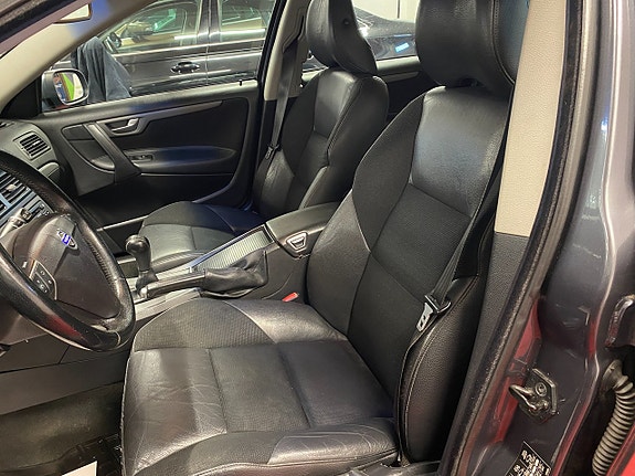 Volvo V70 11 of 20