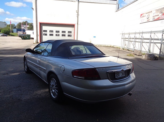 Chrysler Sebring 5 of 12