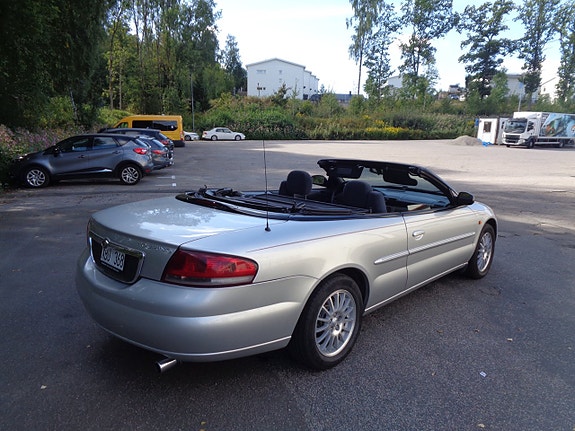 Chrysler Sebring 8 of 12