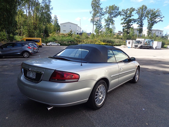 Chrysler Sebring 4 of 12
