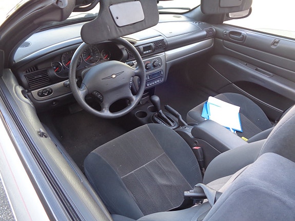 Chrysler Sebring 11 of 12