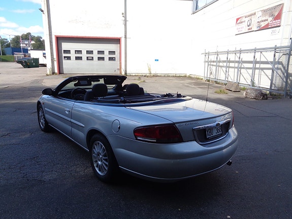 Chrysler Sebring 9 of 12