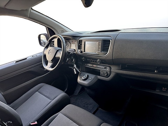 Opel Vivaro 13 of 15