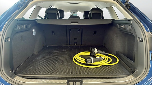 Volkswagen Passat 12 of 16