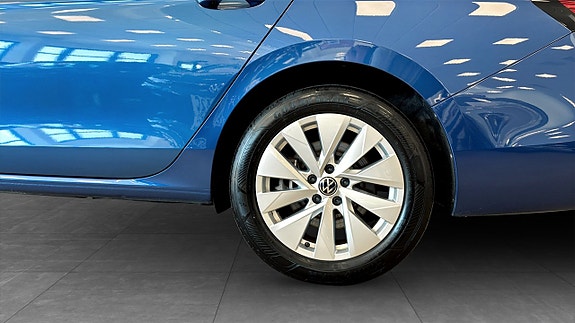 Volkswagen Passat 6 of 16