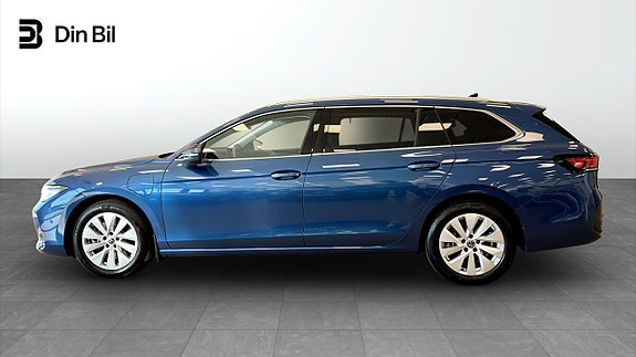 Volkswagen Passat 2 of 16