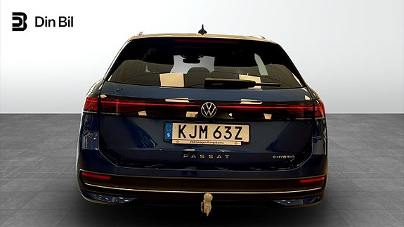 Volkswagen Passat 5 of 16