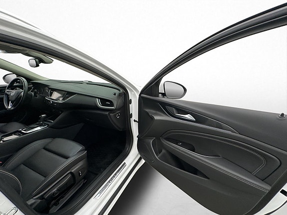 Opel Insignia 25 of 30