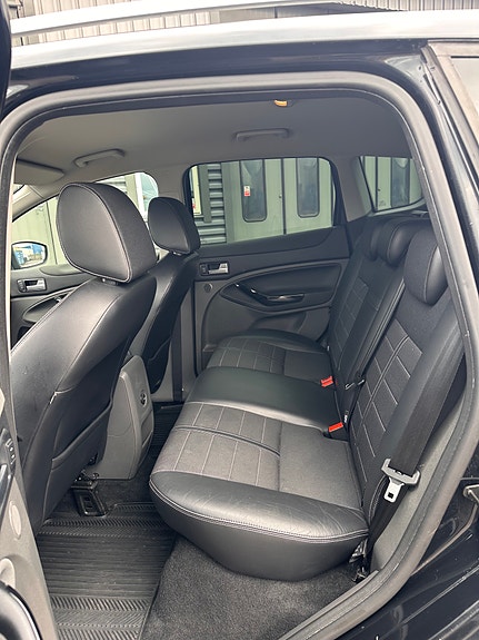 Ford Kuga 5 of 9