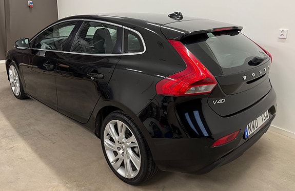 Volvo V40 3 of 11