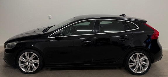 Volvo V40 2 of 11