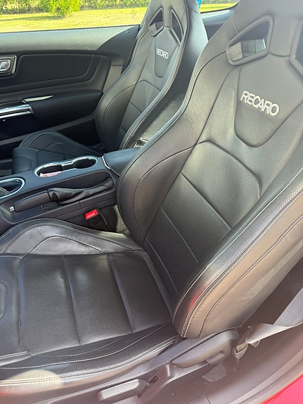 Ford Mustang 8 of 27