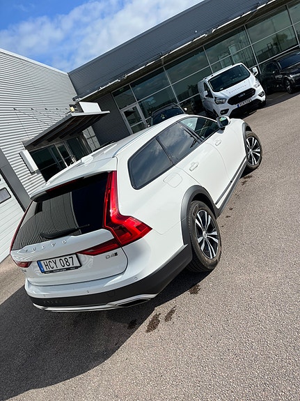 Volvo V90 Cross Country 3 of 5