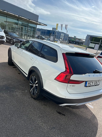 Volvo V90 Cross Country 4 of 5