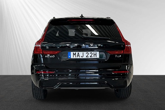 Volvo XC60 2 of 15