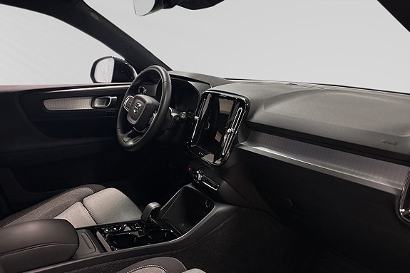 Volvo XC40 6 of 9