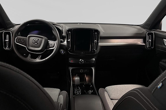Volvo XC40 5 of 9