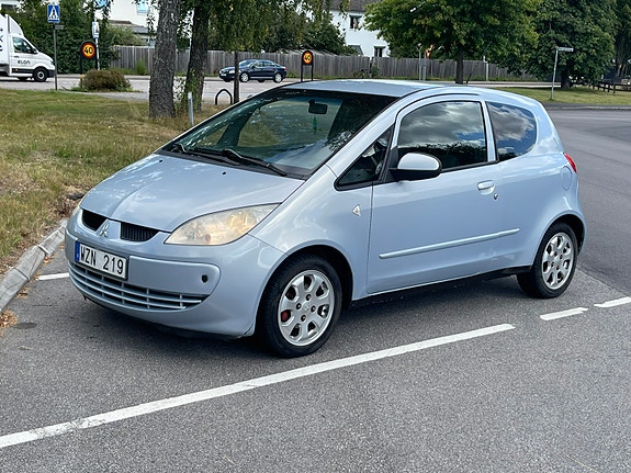 Mitsubishi Colt 2 of 7