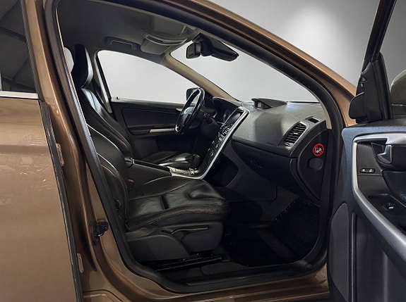 Volvo XC60 11 of 24