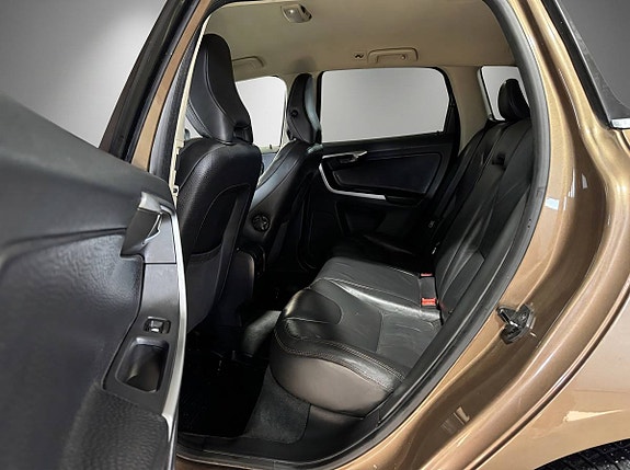Volvo XC60 9 of 24