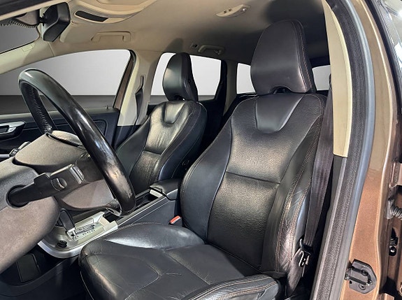 Volvo XC60 8 of 24