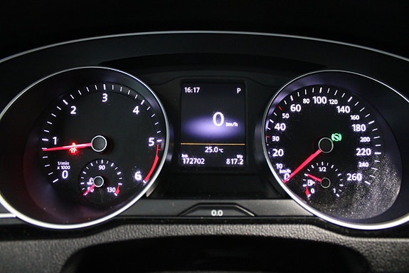 Volkswagen Passat 10 of 14