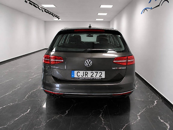 Volkswagen Passat 6 of 14