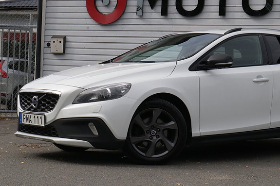 Volvo V40 Cross Country 8 of 22