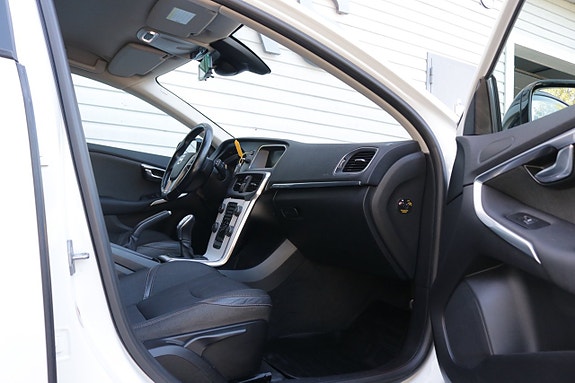 Volvo V40 Cross Country 10 of 22