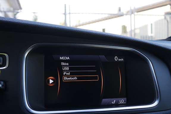 Volvo V40 Cross Country 17 of 22