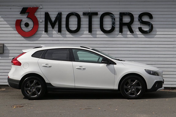 Volvo V40 Cross Country 3 of 22