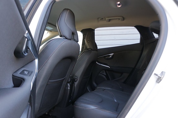 Volvo V40 Cross Country 14 of 22